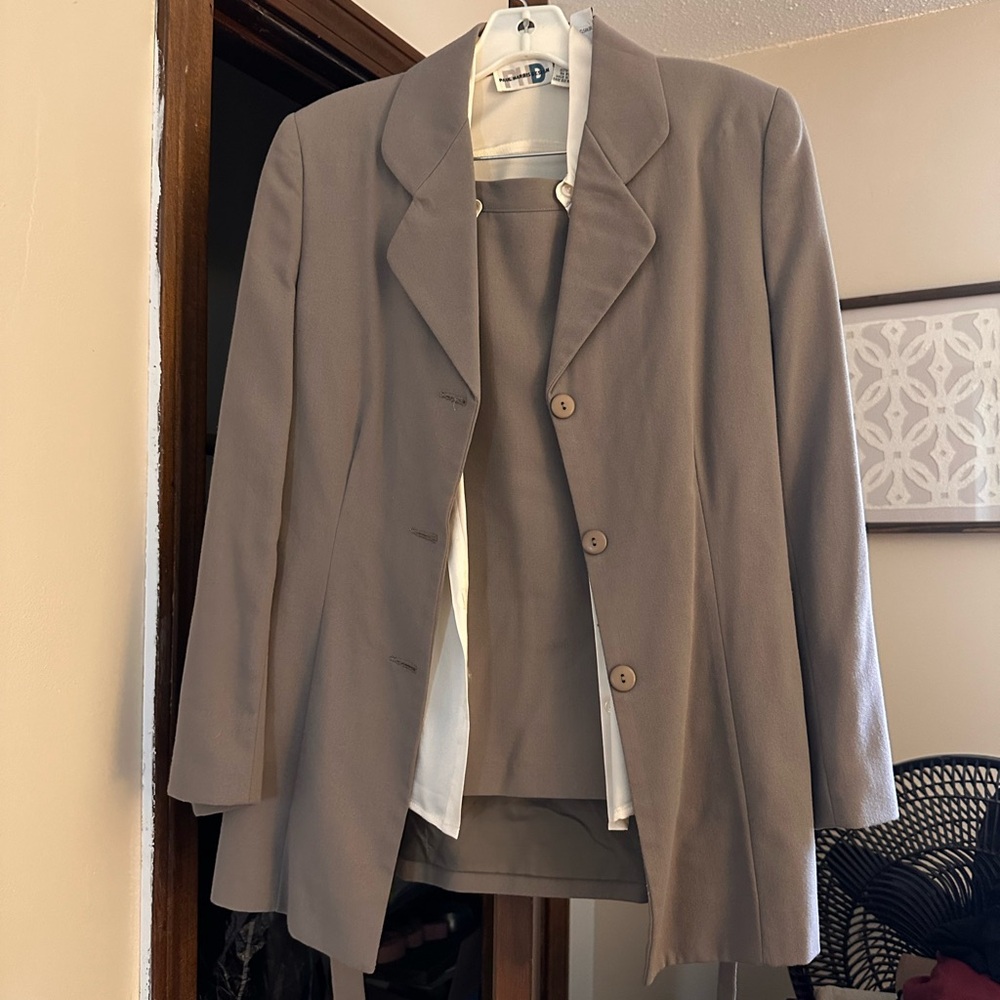 Paul Harris Designs 3piece suit with jacket, silk shirt, pencil skirt-Small